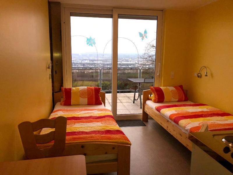 Standard Twin Room image 1