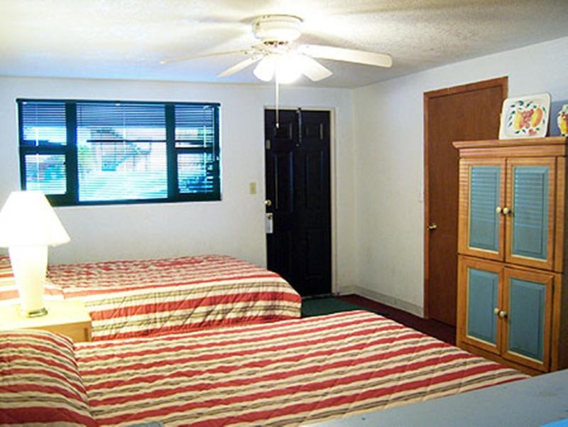 Standard Room with Two Double Beds image 3