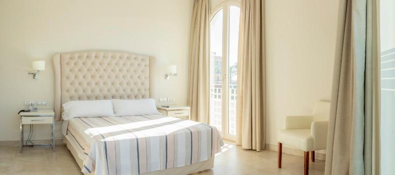 Standard Double or Twin Room image 4