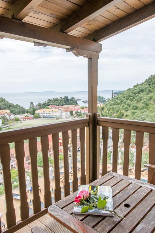 Deluxe Double Room with Sea View image 2