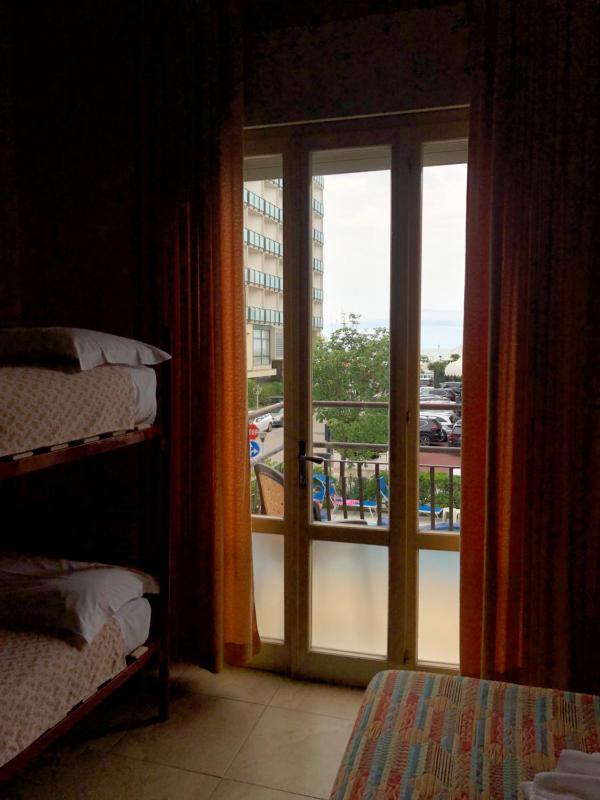 Hotel AMALFI & Restaurant Karaoke Bar - image 16