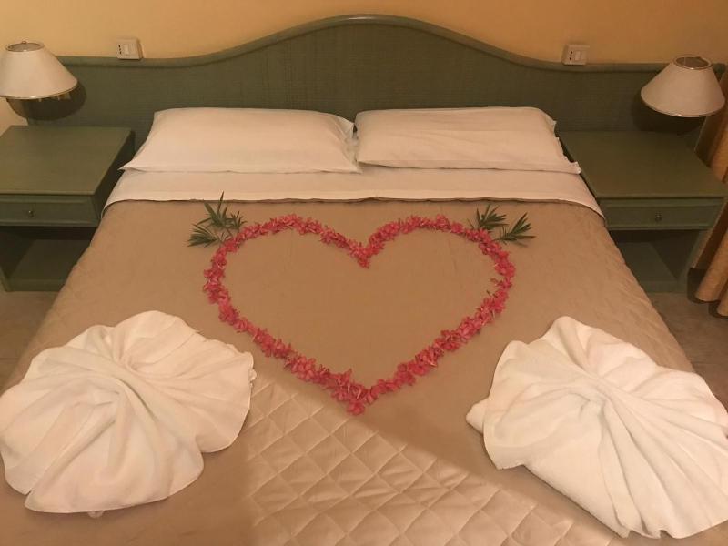 Hotel AMALFI & Restaurant Karaoke Bar - image 2