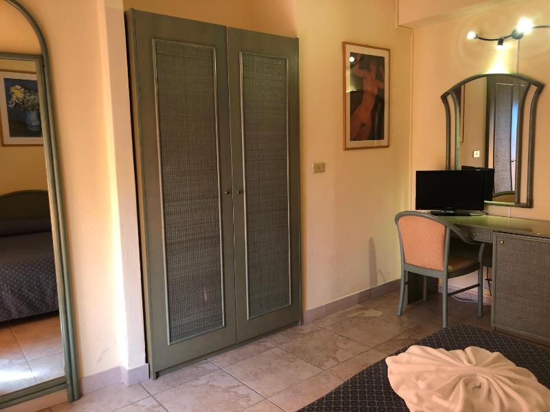Double or Twin Room with Balcony image 3