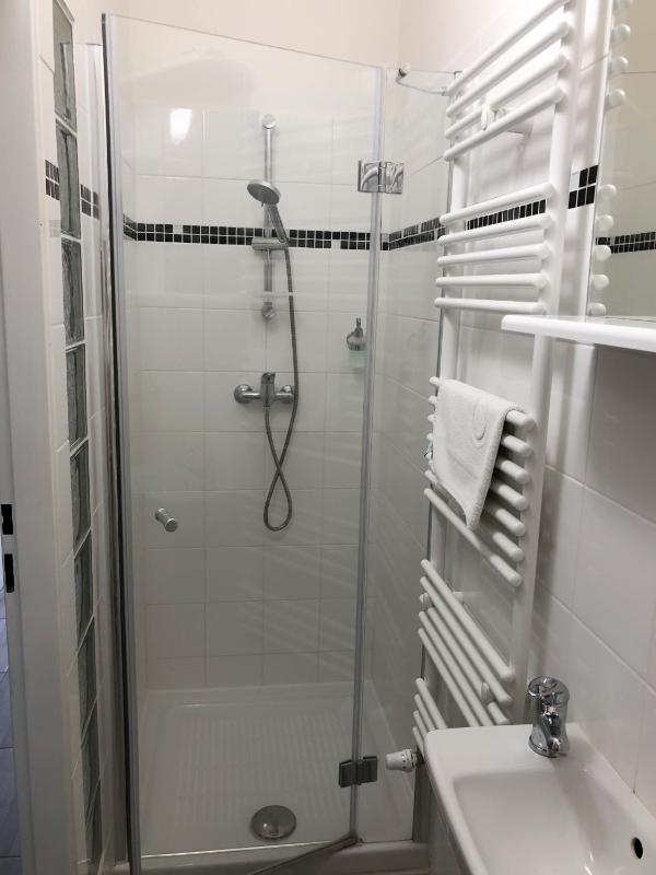 Double or Twin Room image 4
