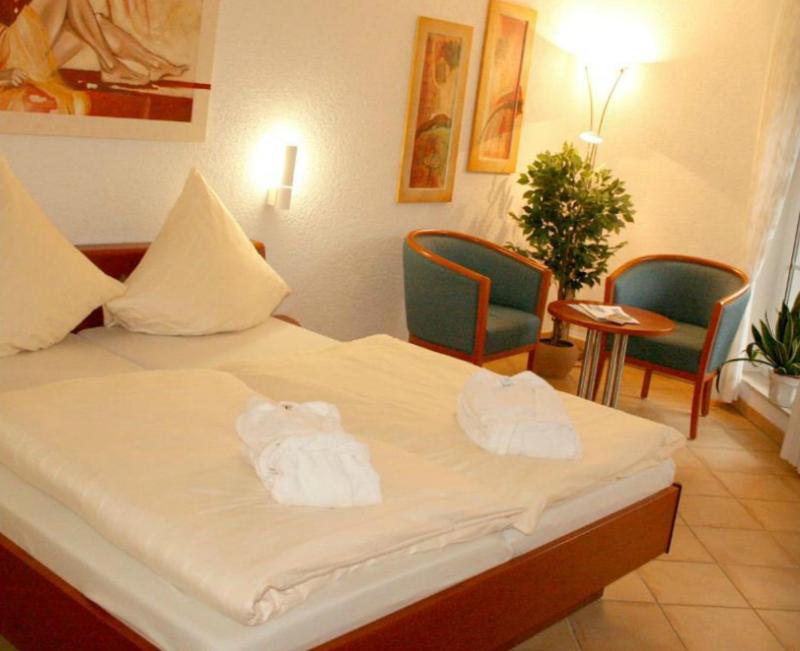 Double Room image 2
