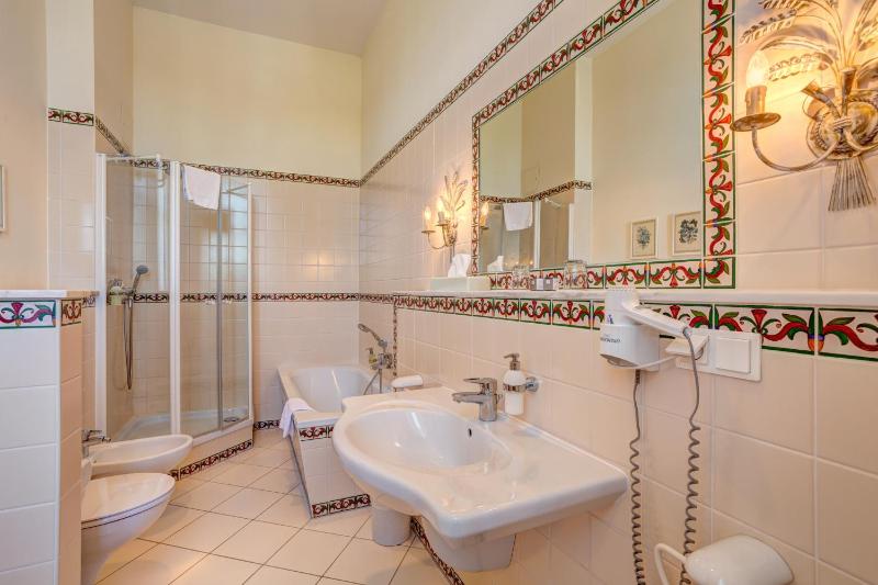 One-Bedroom Suite image 4