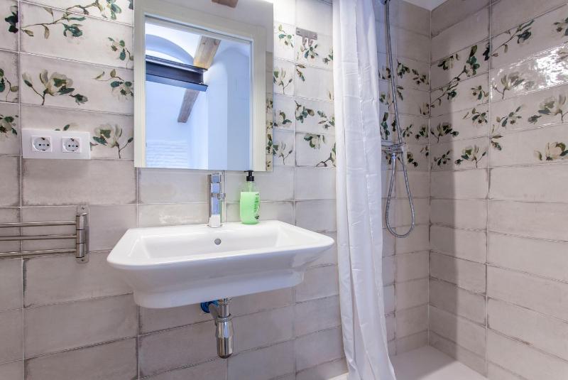ApartUP Central Market II - image 16