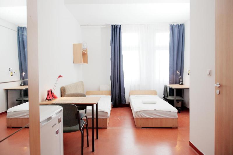 Standard Twin Room image 1