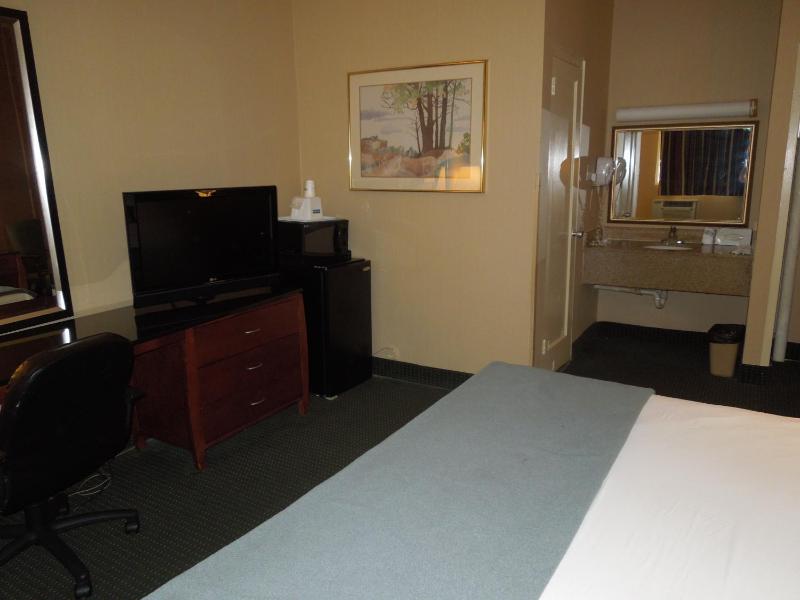 King Room - Non-Smoking image 4