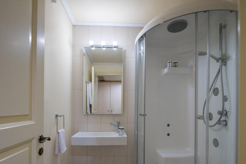 Double Room image 2