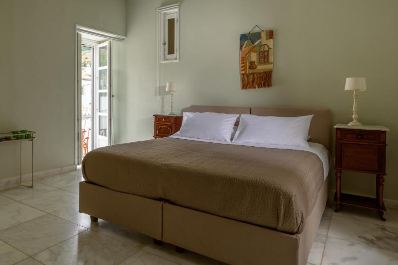 Double Room image 4