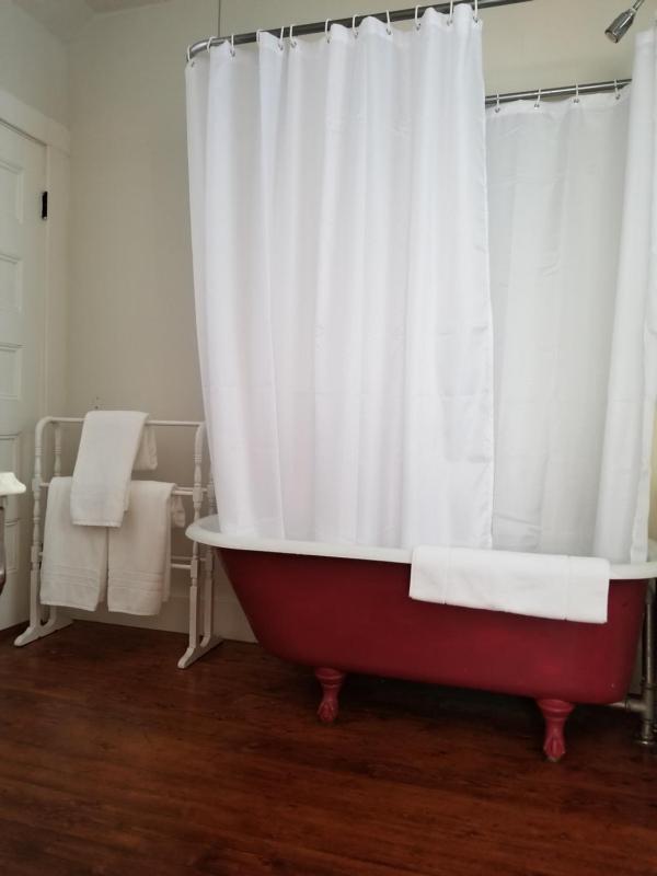 Deluxe Queen Room image 2