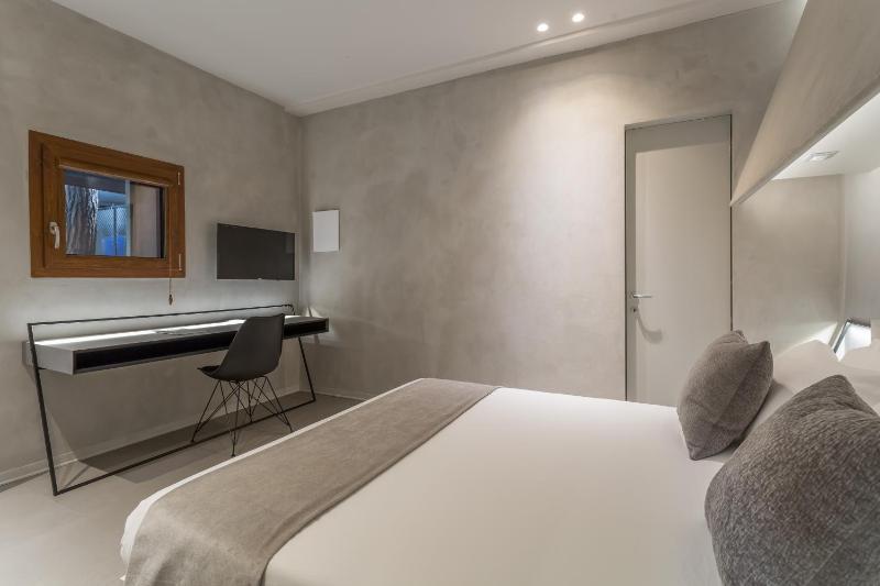 Double or Twin Room with Garden View image 4