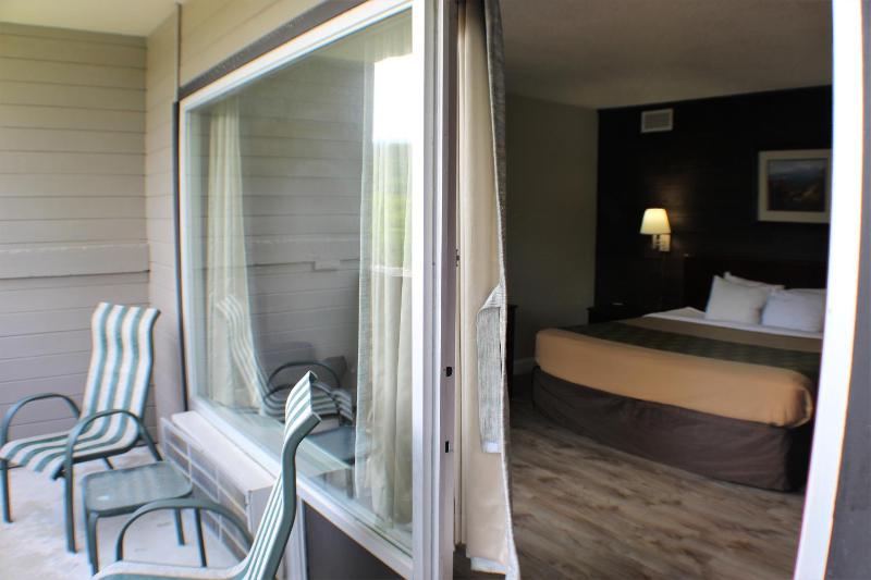 King Room with Mountain View image 1