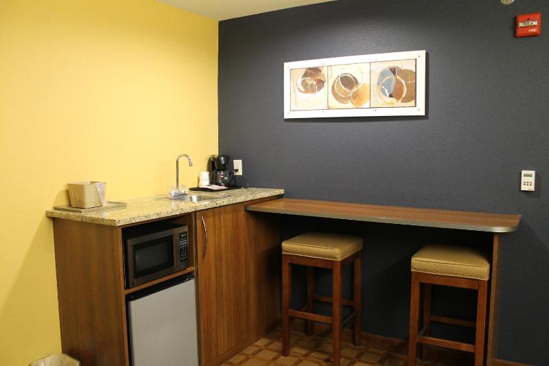 Queen Studio Suite - Non-Smoking image 4