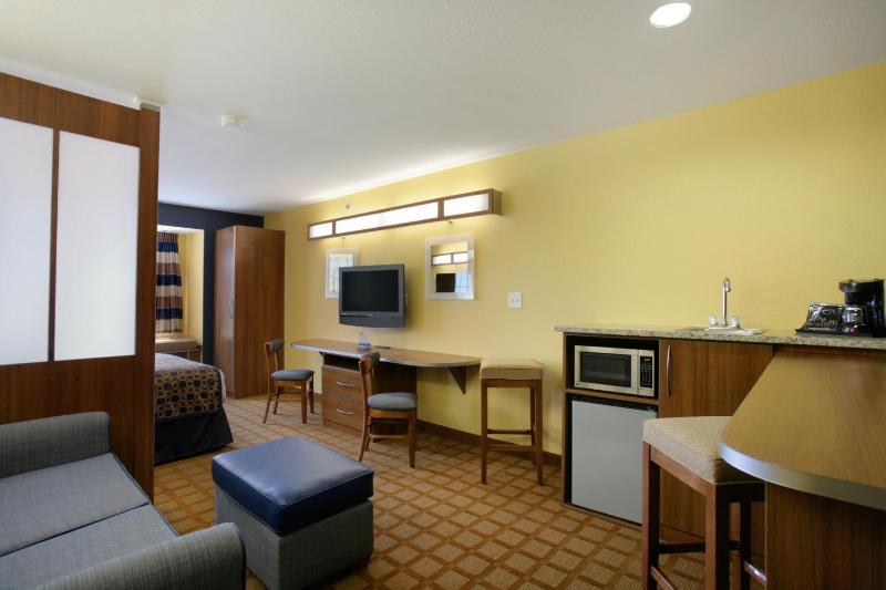 Queen Studio Suite - Non-Smoking image 2