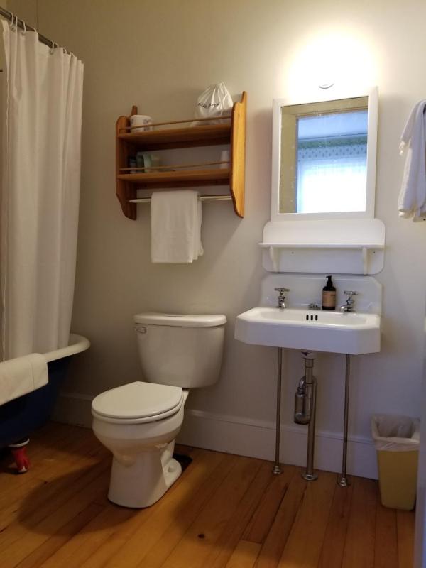 Deluxe Queen Room image 2