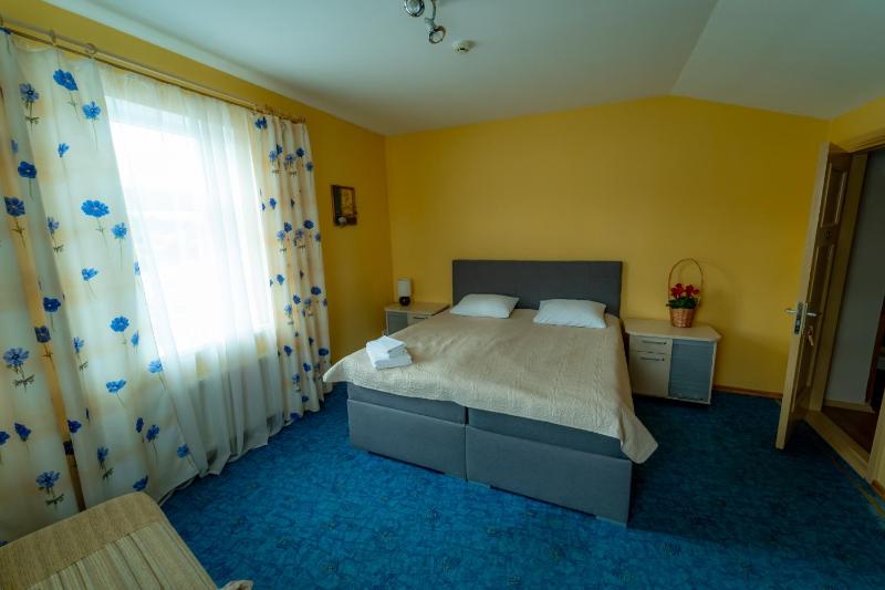 Standard Double Room image 3