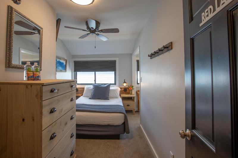 Small Double Room image 2