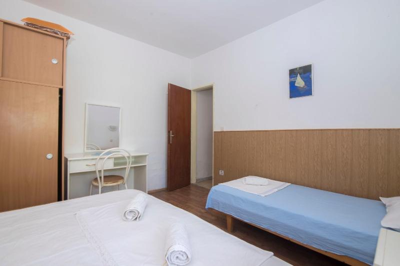 One-Bedroom Apartment with Terrace image 2