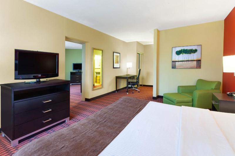 King Suite - Non-Smoking image 2