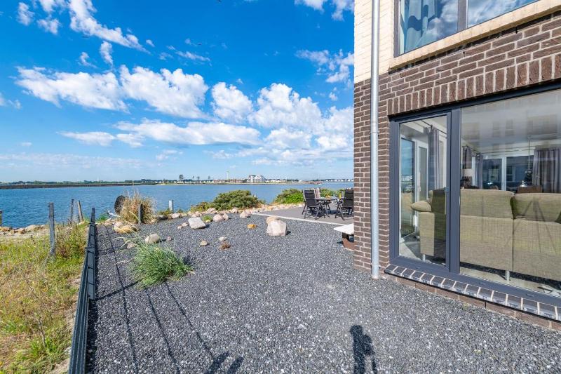 Apartment with Sea View image 3