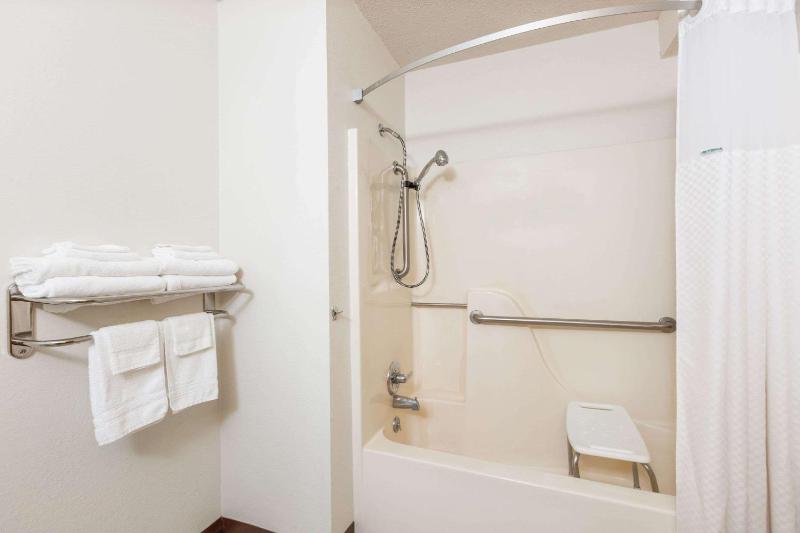 Queen Room - Disability Access/Non-Smoking image 2
