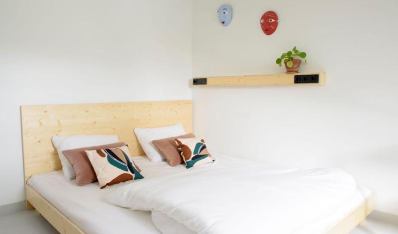 Double Room with Shared Bathroom image 4