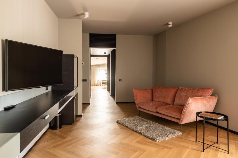 Maestro Design Hotel - image 6