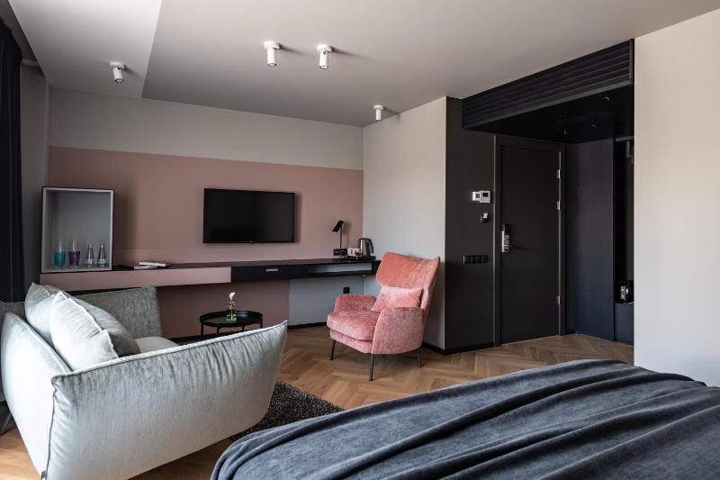 Maestro Design Hotel - image 29