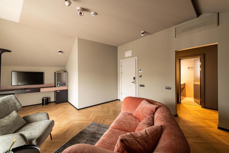 Maestro Design Hotel - image 44