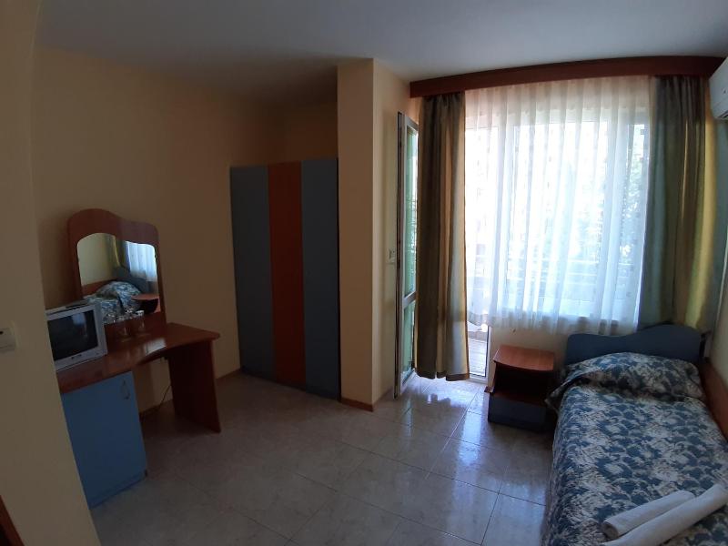 Standard Twin Room image 2