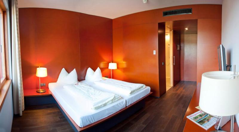 Business Single Room image 3