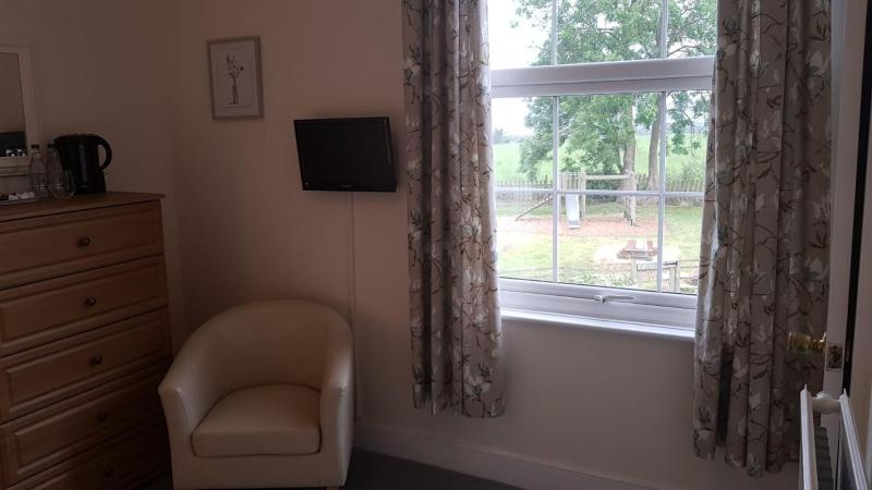 Single Room image 3