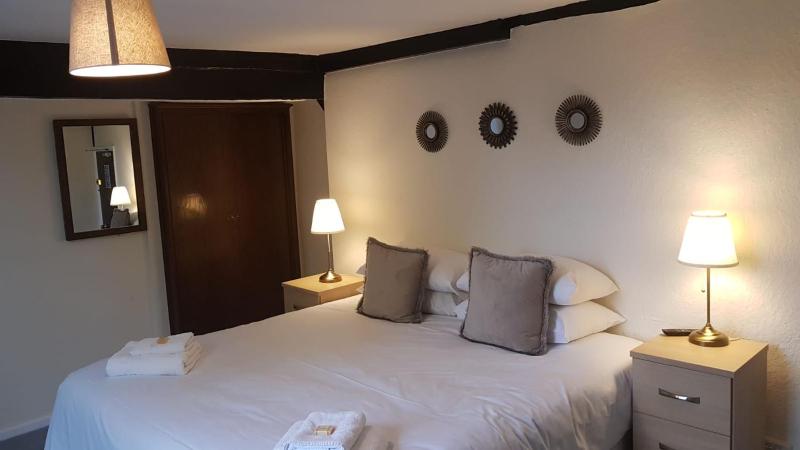 Double Room image 3