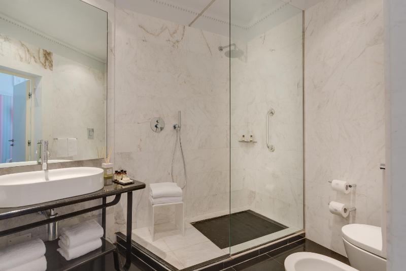 Superior Double Room image 4