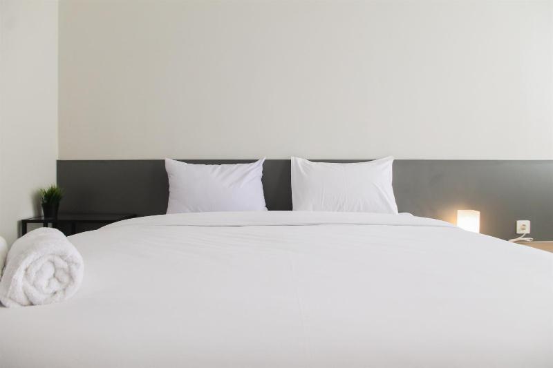 Comfy Studio Room The Oasis Cikarang Apartment By Travelio - image 7