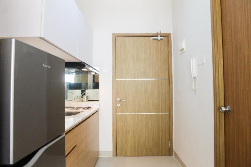 Comfy Studio Room The Oasis Cikarang Apartment By Travelio - image 12