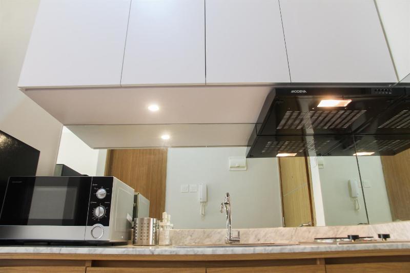 Comfy Studio Room The Oasis Cikarang Apartment By Travelio - image 5