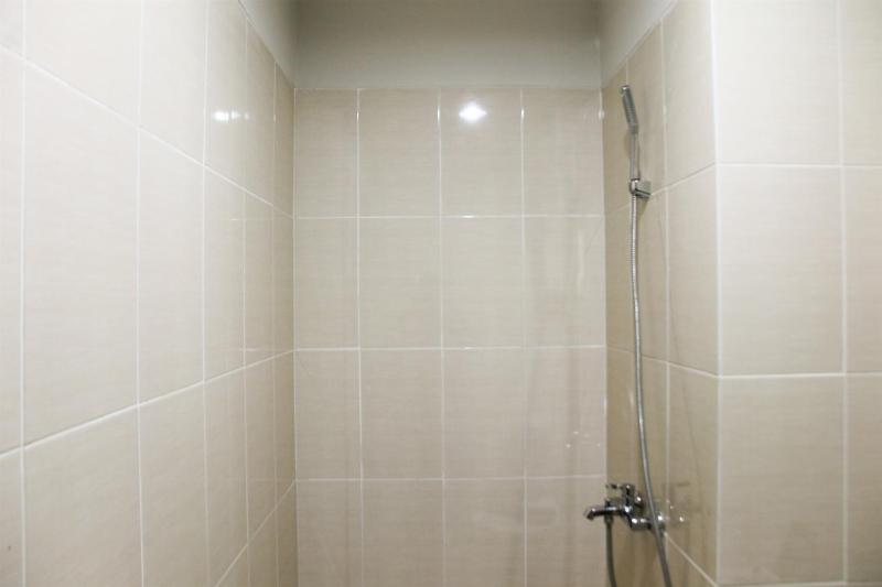 Comfy Studio Room The Oasis Cikarang Apartment By Travelio - image 8