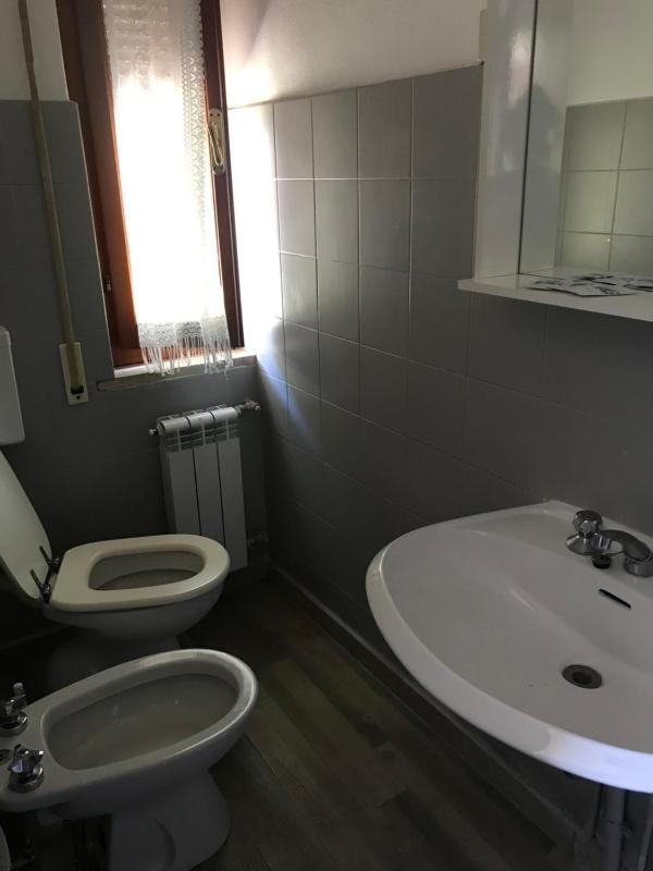 Twin Room with Private Bathroom image 3
