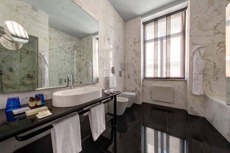 Junior Suite image 2