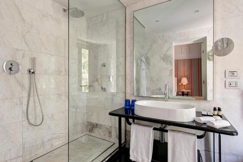 Executive Double Room image 3