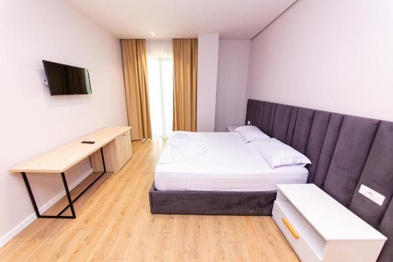 Double or Twin Room with Sea View and French Balcony image 1