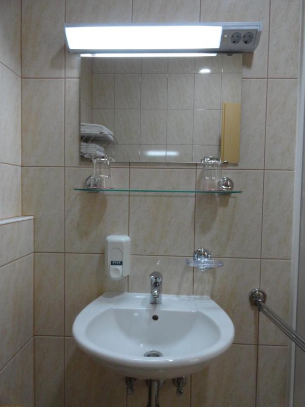 Double or Twin Room image 2