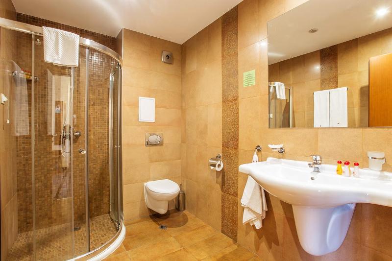 Double Room with Balcony image 3