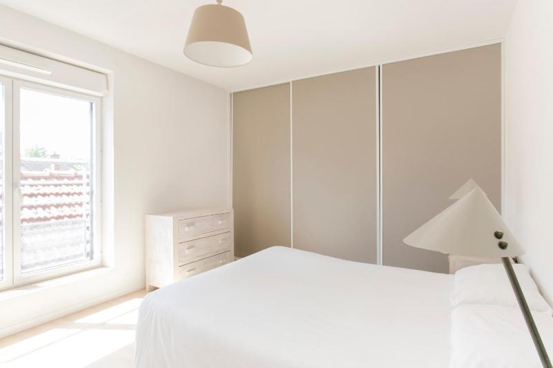 One-Bedroom Apartment image 2