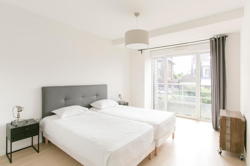One-Bedroom Apartment Twin image 3