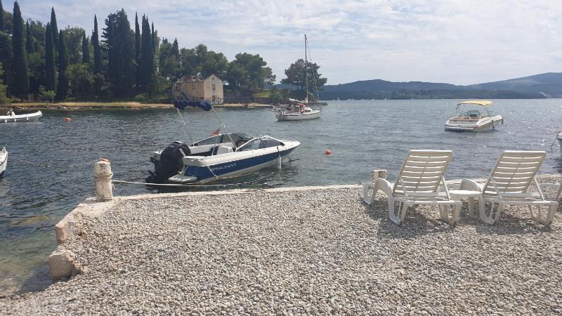 One-Bedroom Apartment image 4