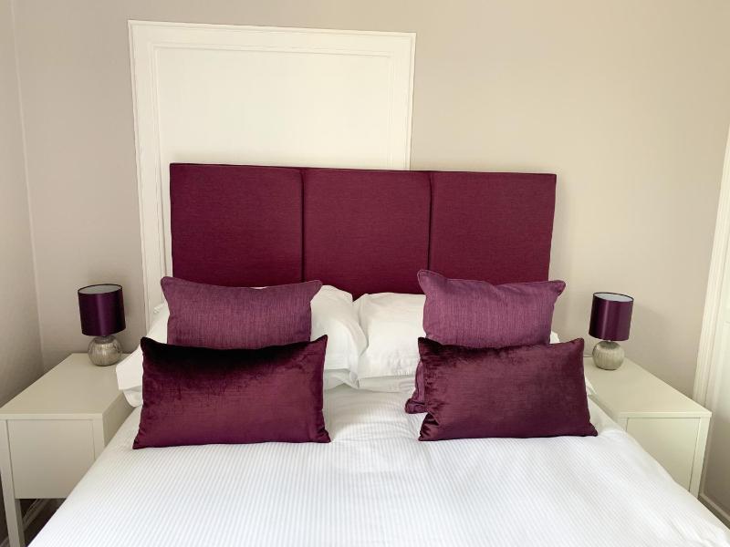 One-Bedroom Apartment image 1
